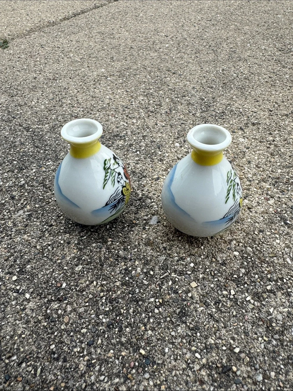 vintage Japanese porcelain bud vases pair